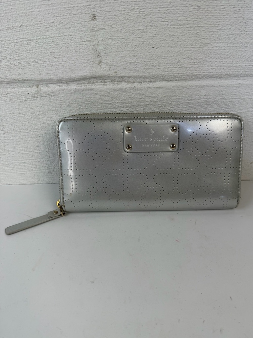Kate Spade Metro Neda Silver Zip Around Wallet